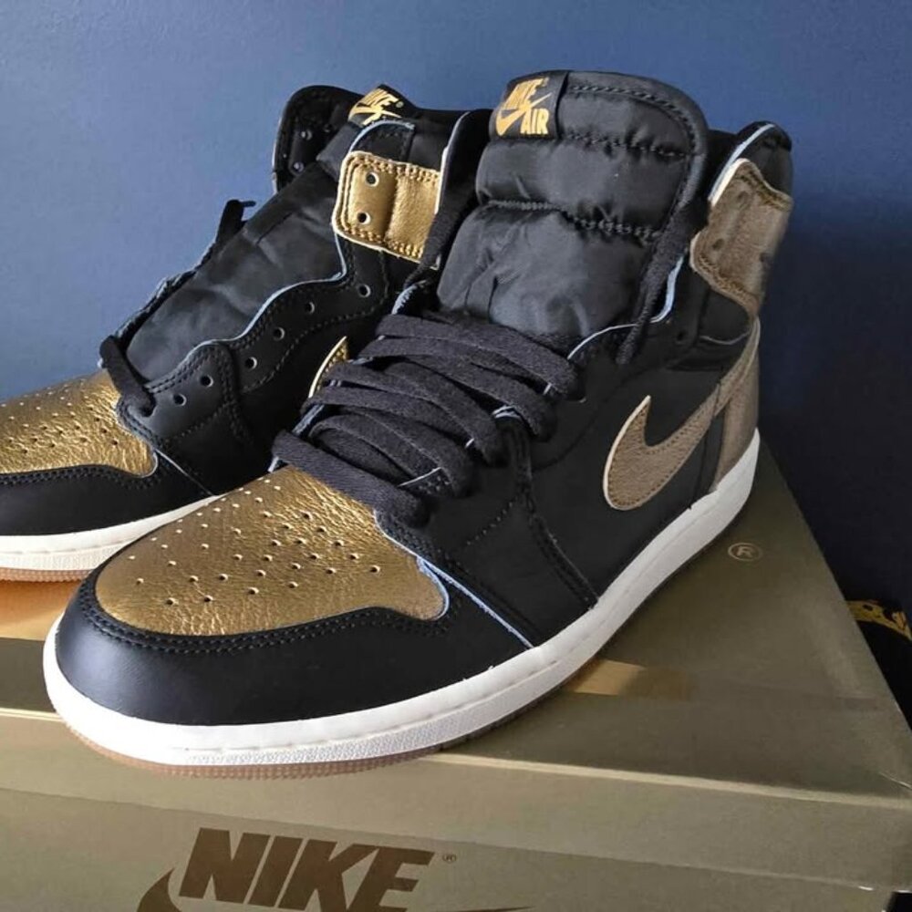 Air Jordan 1 Retro OG High Black Gold Size 9.5